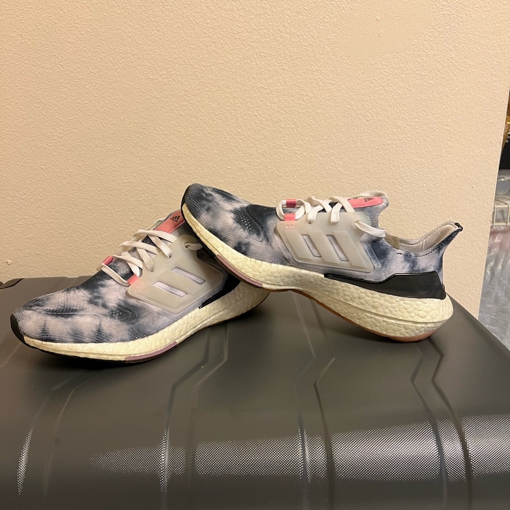 Adidas ultra boost 22 tie-dye